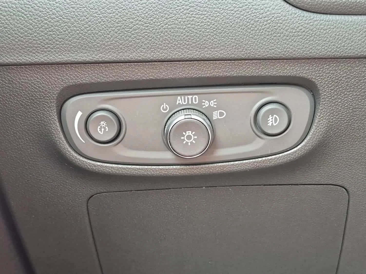 Certified Used 2023 Moonstone Gray Metallic Buick Select image 18