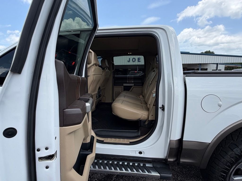 Used 2020  Ford Lariat image 11