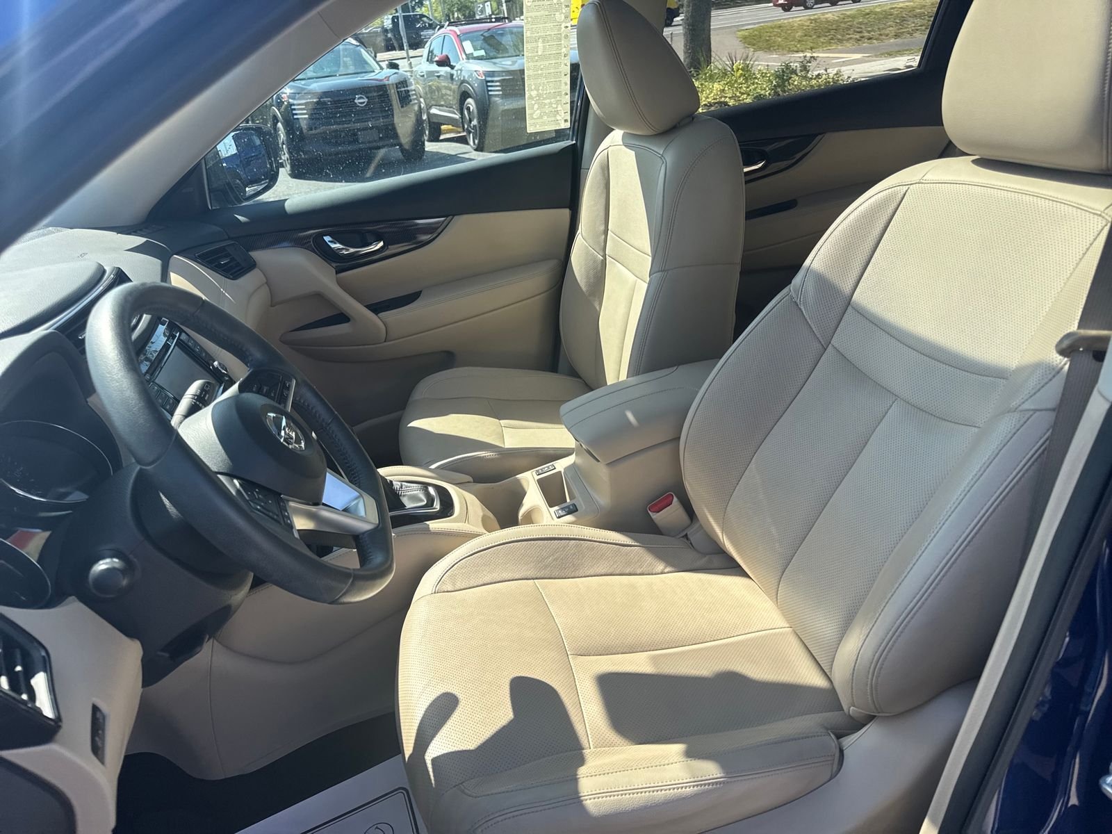 Used 2017 Blue Nissan SL image 41