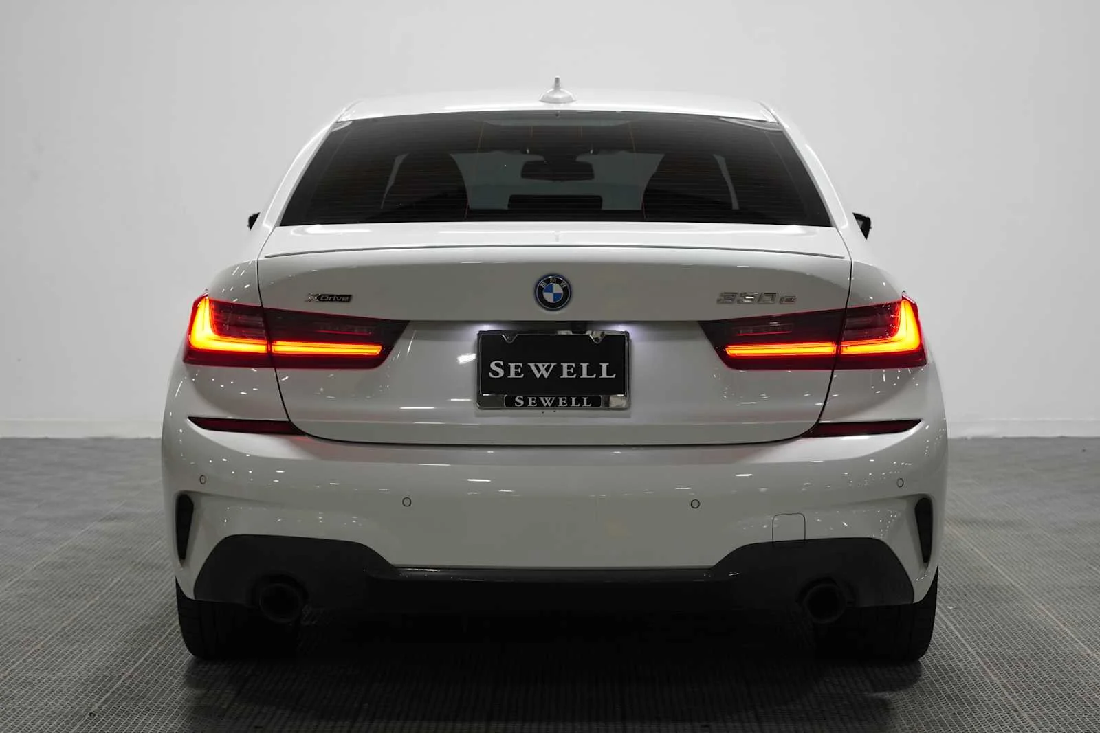 Used 2022 Mineral White Metallic BMW 330e xDrive image 5
