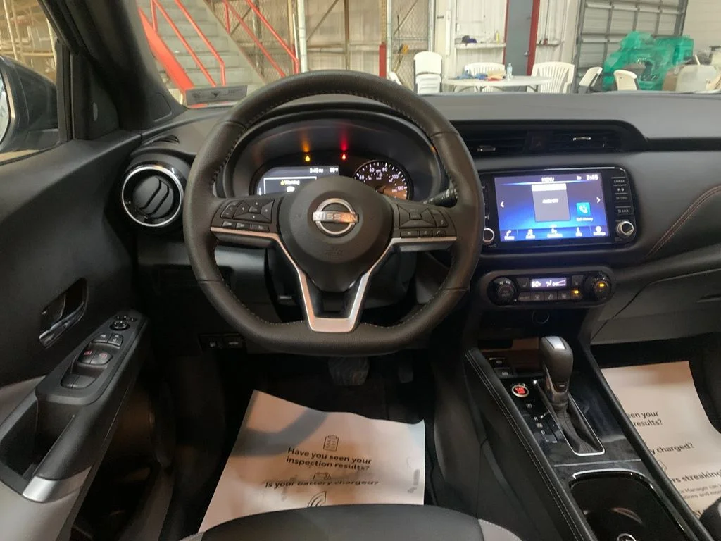 Used 2023 Gray Nissan SR image 17