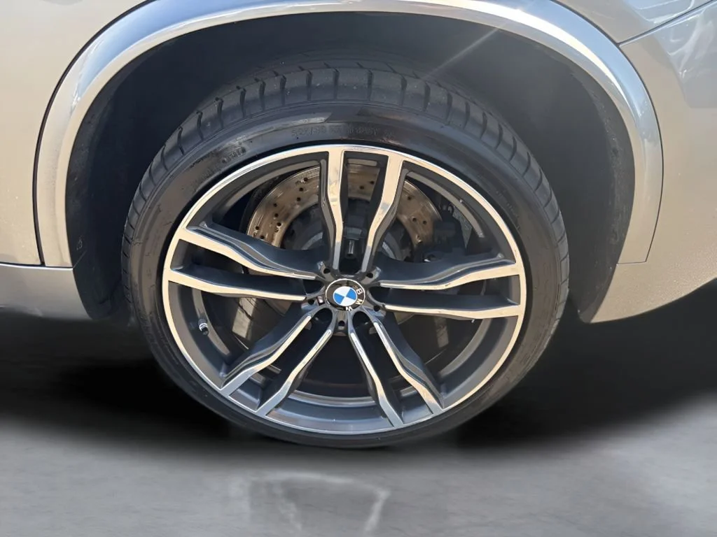 Used 2018  BMW  image 39