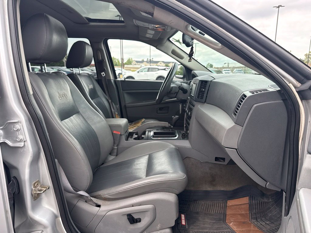 Used 2005 Silver Jeep Laredo image 16