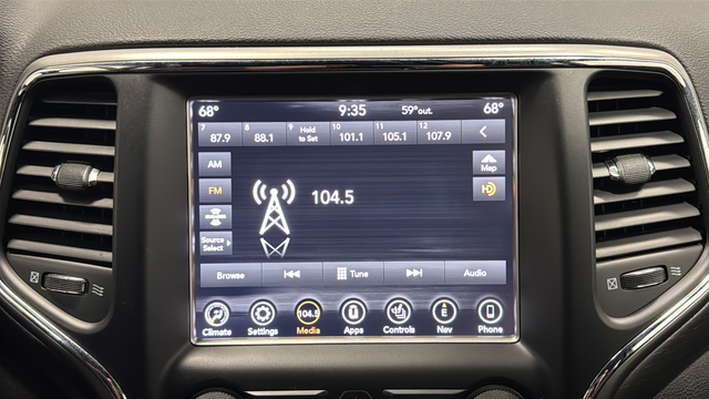 Used 2018 Bright White Clearcoat Jeep Altitude image 30