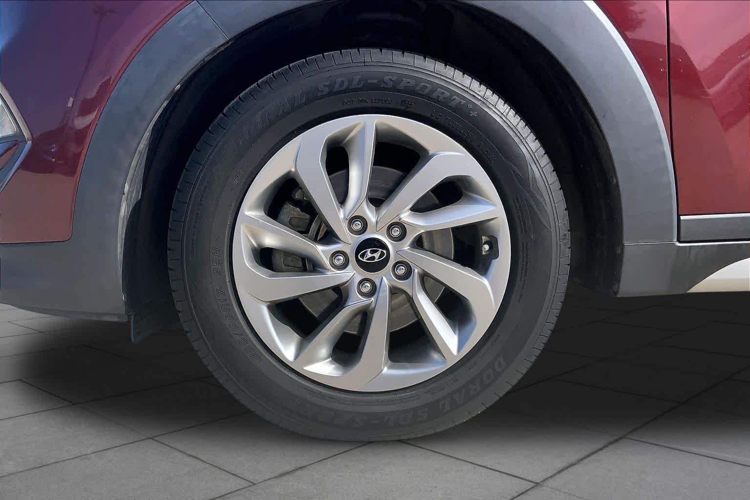 Used 2017 Ruby Wine Hyundai SE image 11