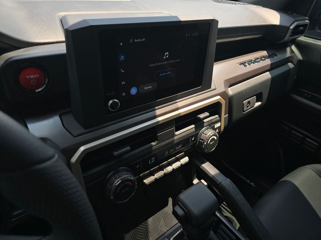 Used 2025  Toyota  image 32