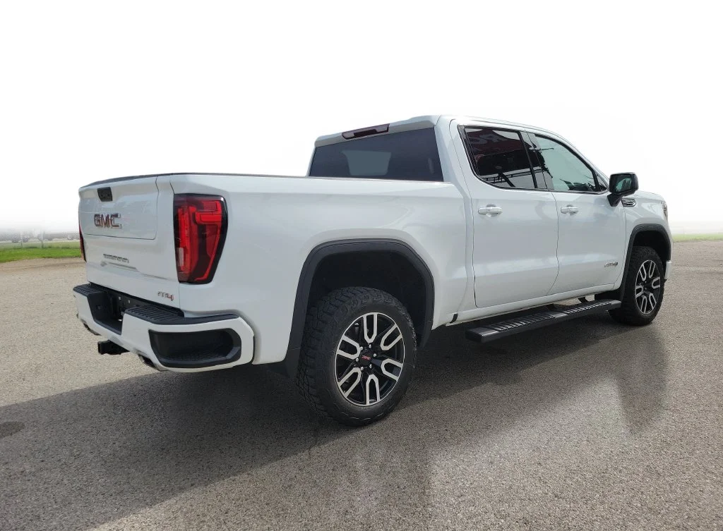 Used 2021 White GMC AT4 image 4