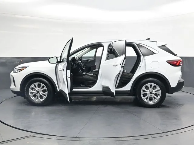Used 2023 White Ford Active image 43