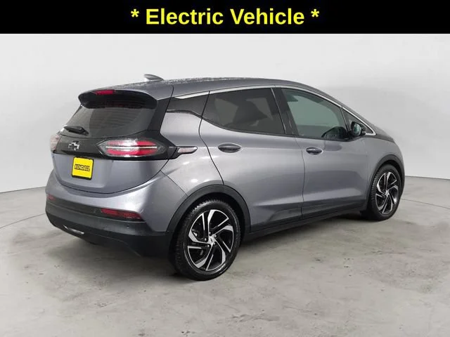 Used 2023 GRAY GHOST METALLIC Chevrolet 2LT image 5