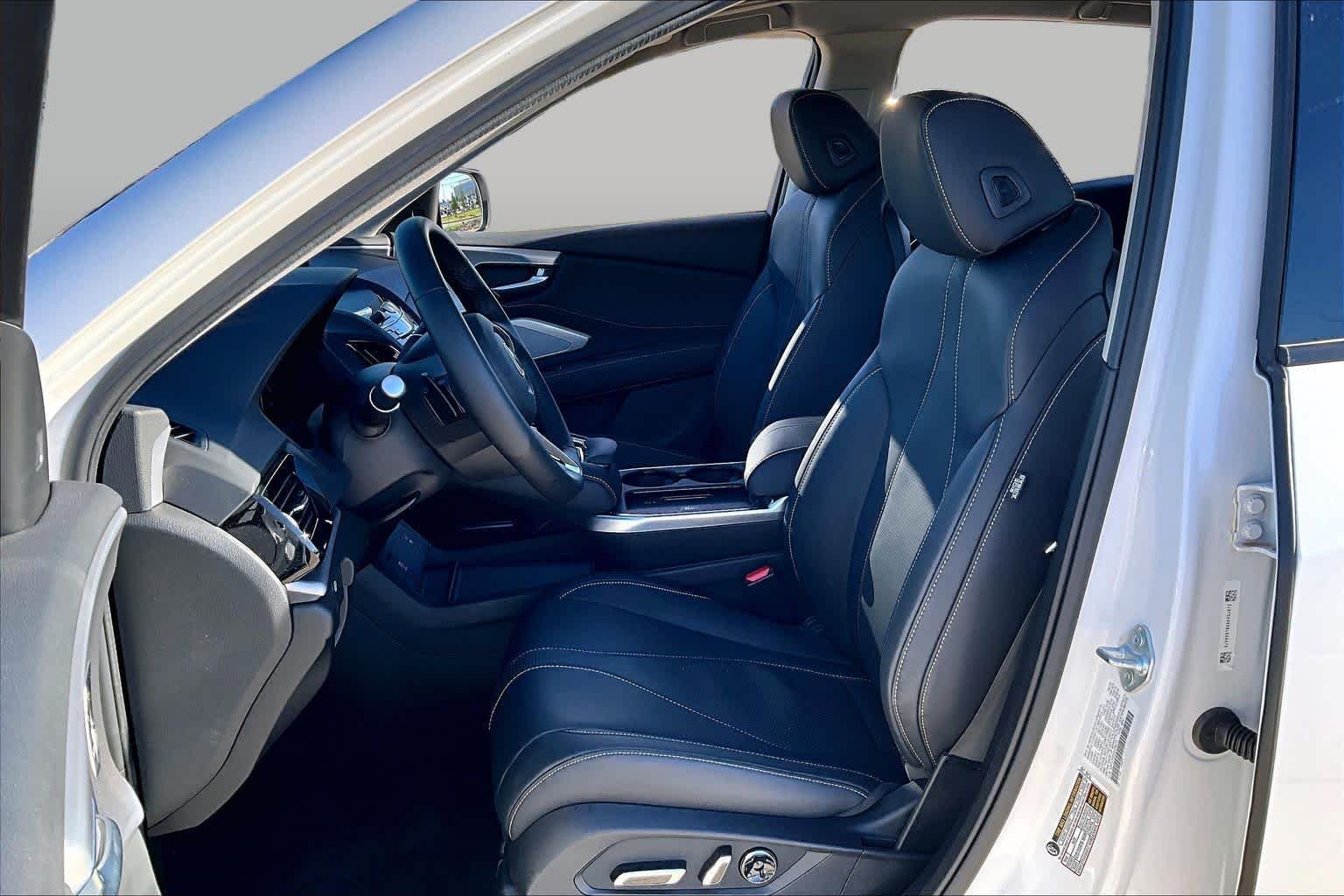 Used 2025 Platinum White Pearl Acura w/Technology Package image 8