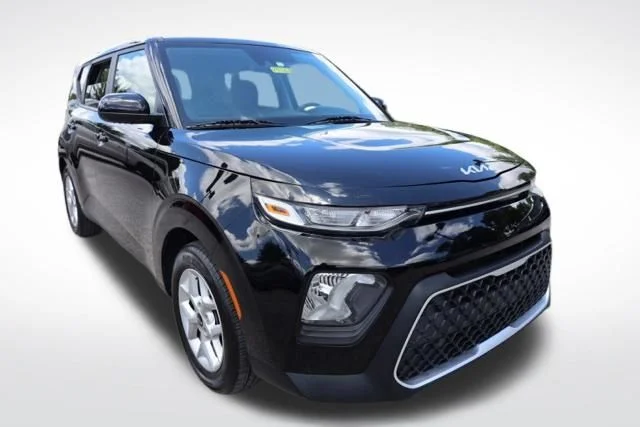 Used 2022 Black Kia LX image 2