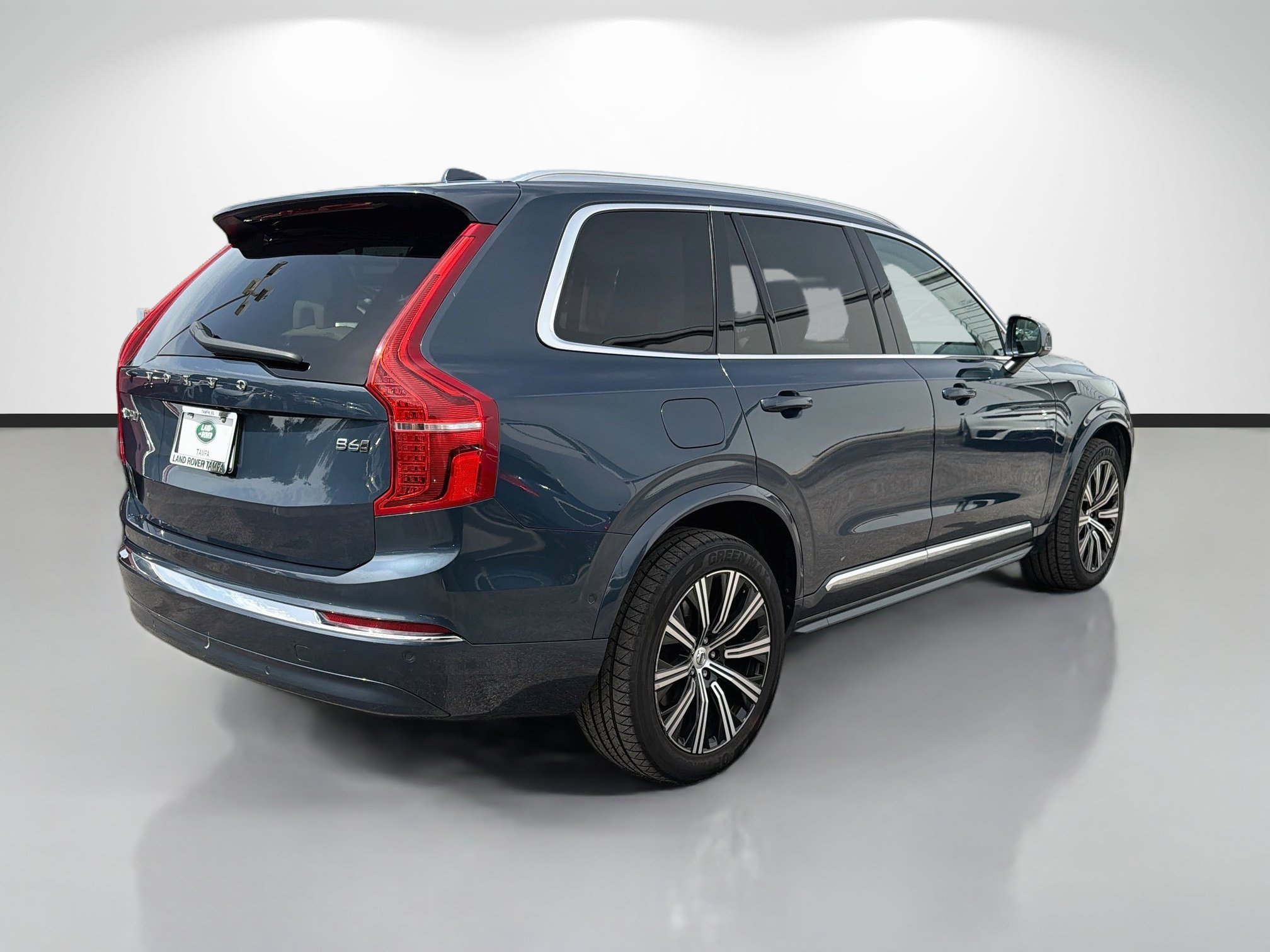 Used 2023 Thunder Gray Metallic Volvo Plus image 5