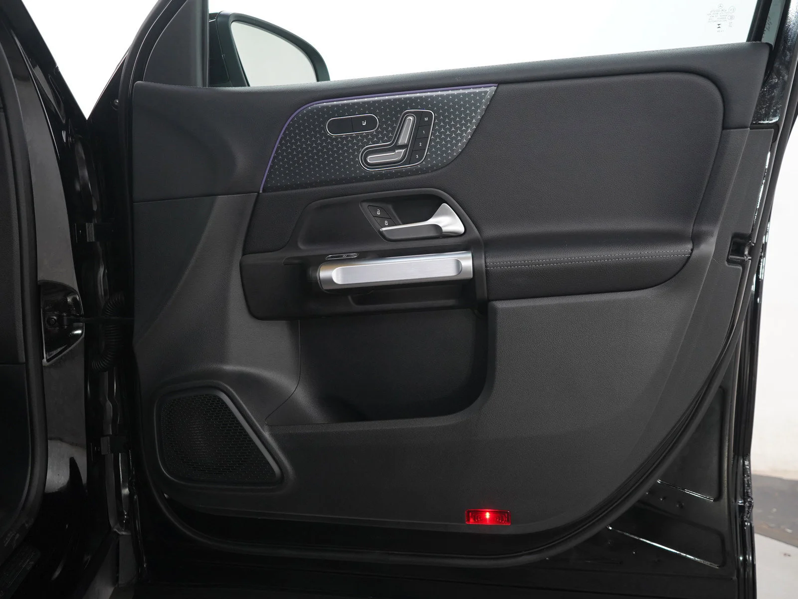 Used 2025 Black Mercedes-Benz GLB 250 image 9