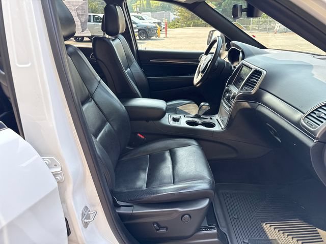 Used 2018 Bright White Clearcoat Jeep Limited image 9