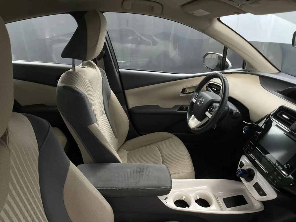Used 2016 Blizzard Pearl Toyota Three image 26