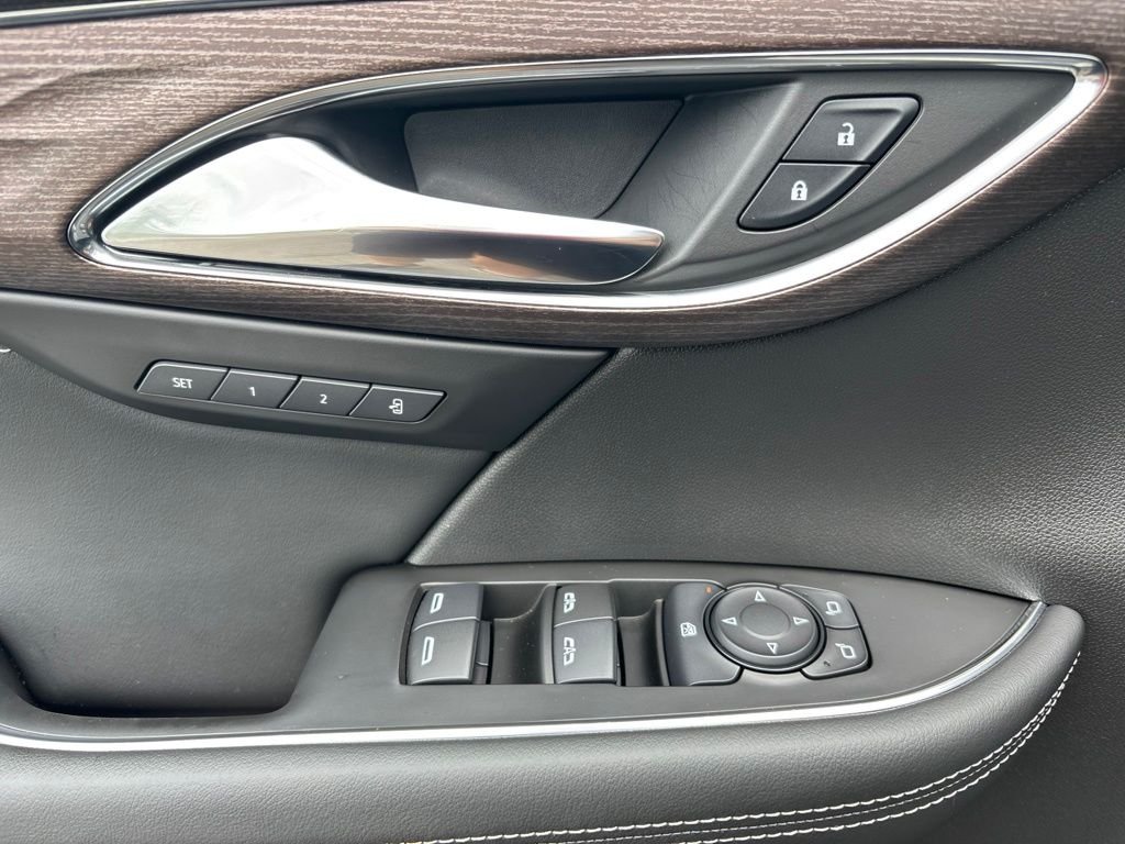 Used 2022 Red Buick Avenir image 19