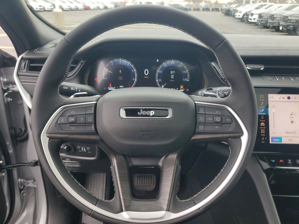 New 2026 Silver Zynith Exterior Paint Jeep Altitude image 21