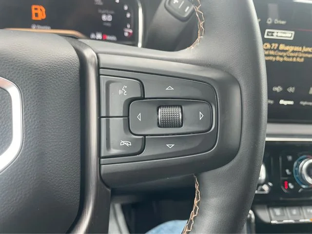 Used 2025 White GMC AT4 image 22