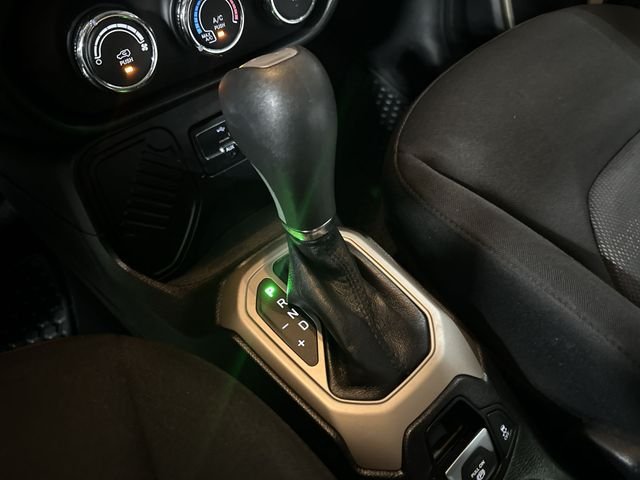 Used 2017 Green Jeep Latitude image 27