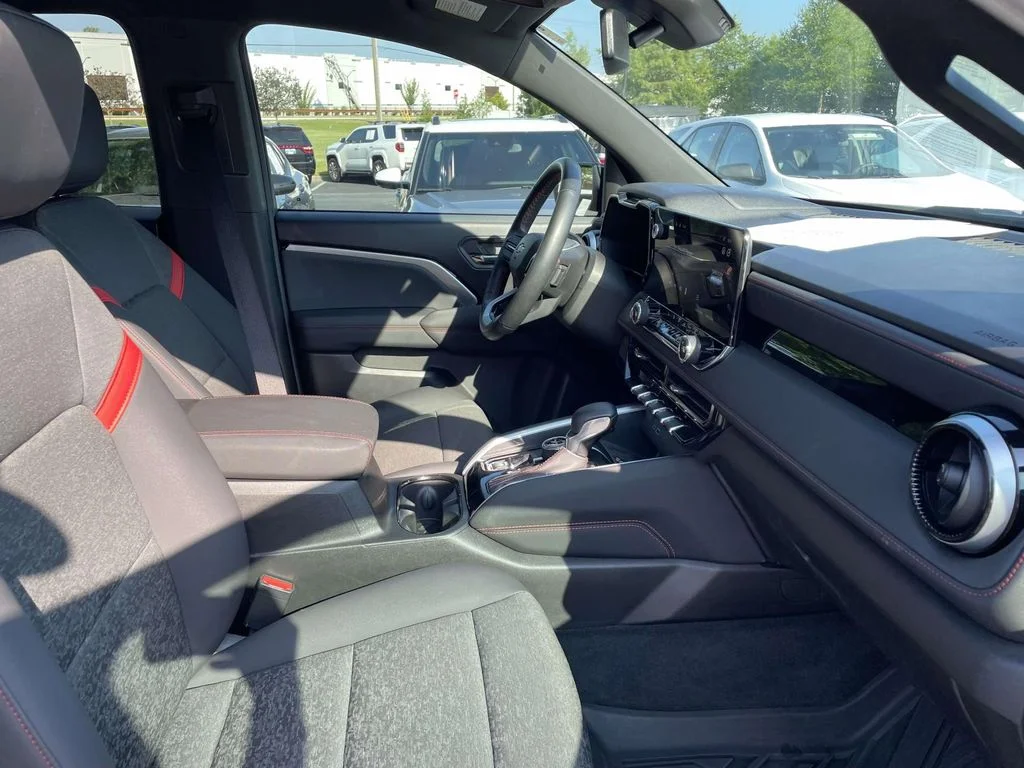 Used 2023 Black Chevrolet 4WD Z71 image 8