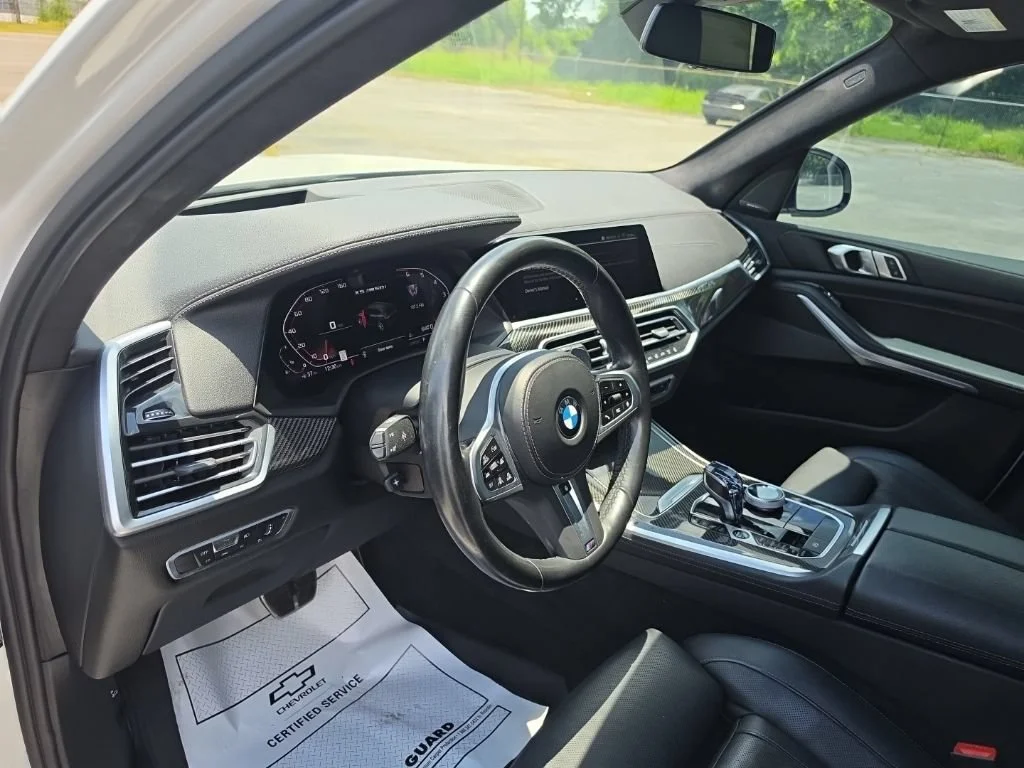Used 2022 White BMW M50i image 19