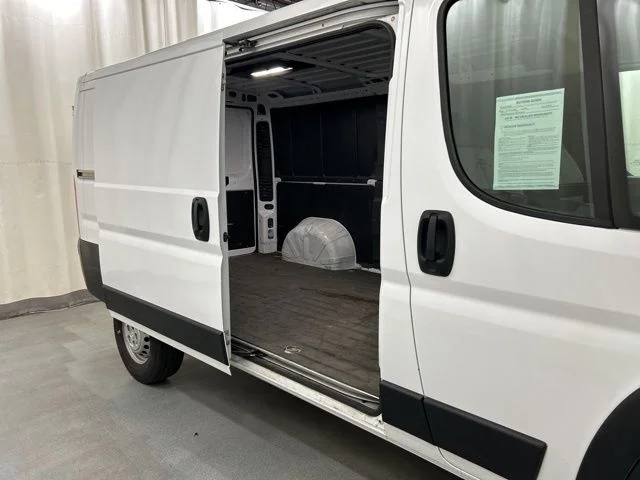 Used 2025 White Ram Base image 23
