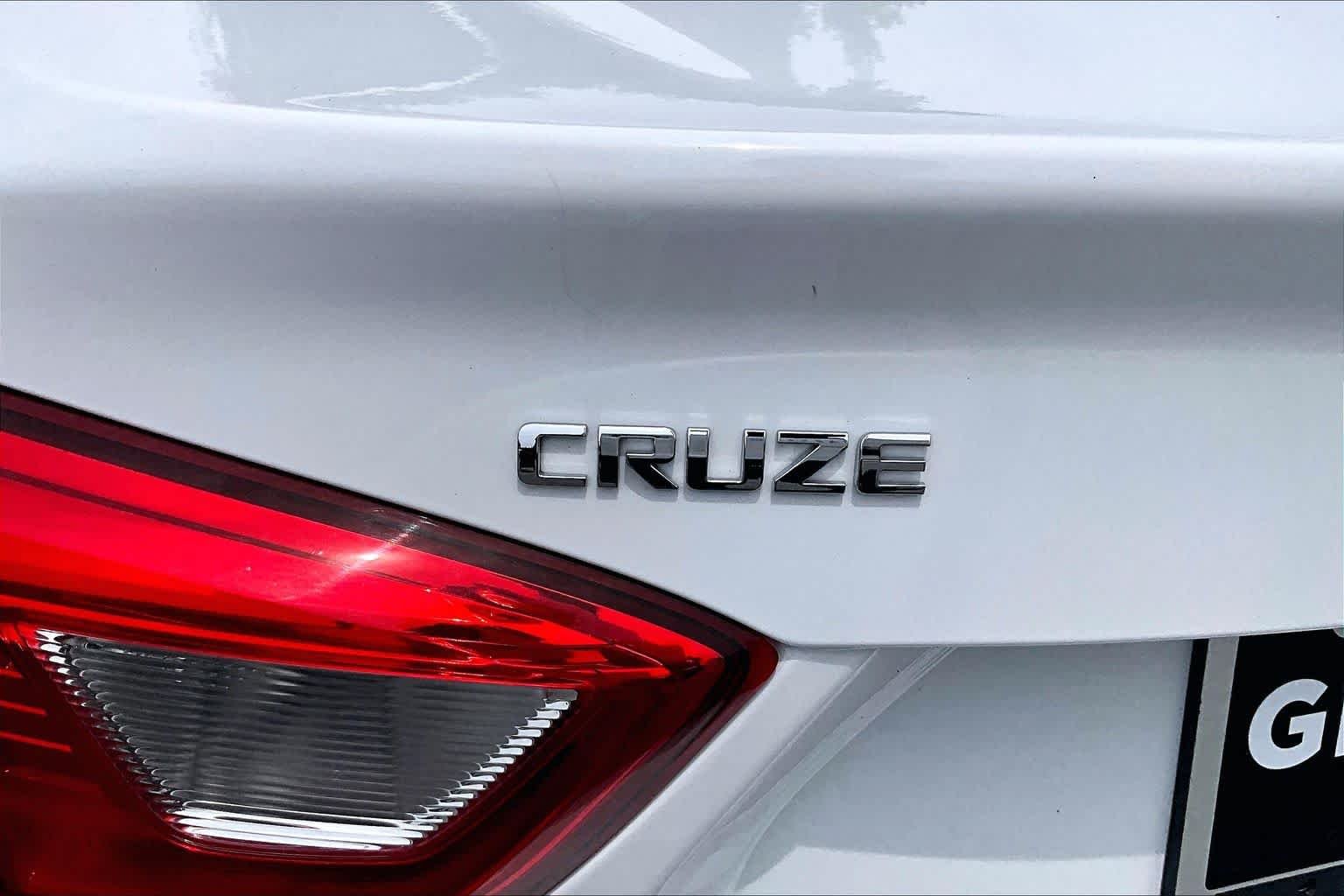 Used 2018 Summit White Chevrolet LS image 10