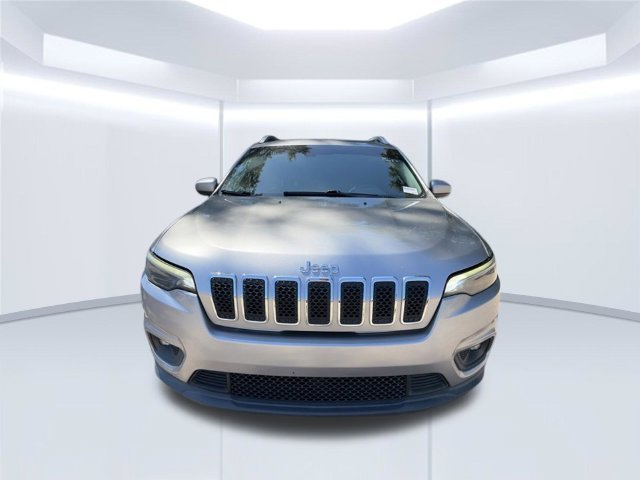 Used 2019 Silver Jeep Latitude Plus image 2