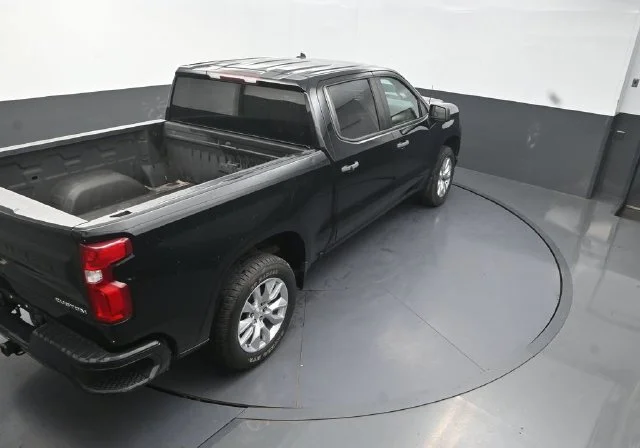 Used 2020  Chevrolet Custom image 29