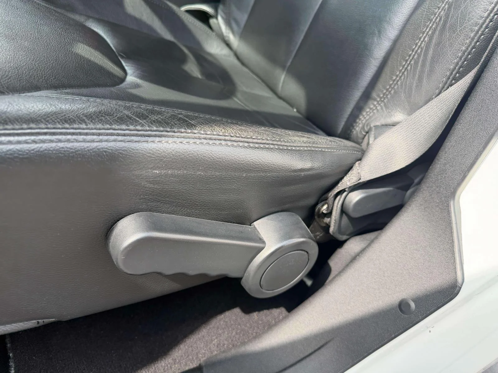 Used 2015 Bright White Clearcoat Jeep Altitude image 29