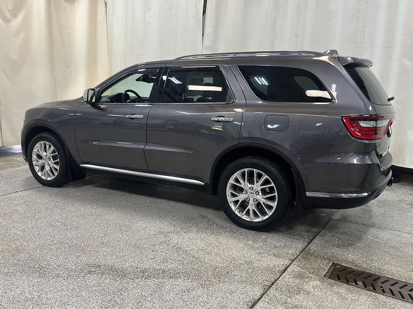 Used 2014 Granite Crystal Metallic Clearcoat Dodge Citadel image 5