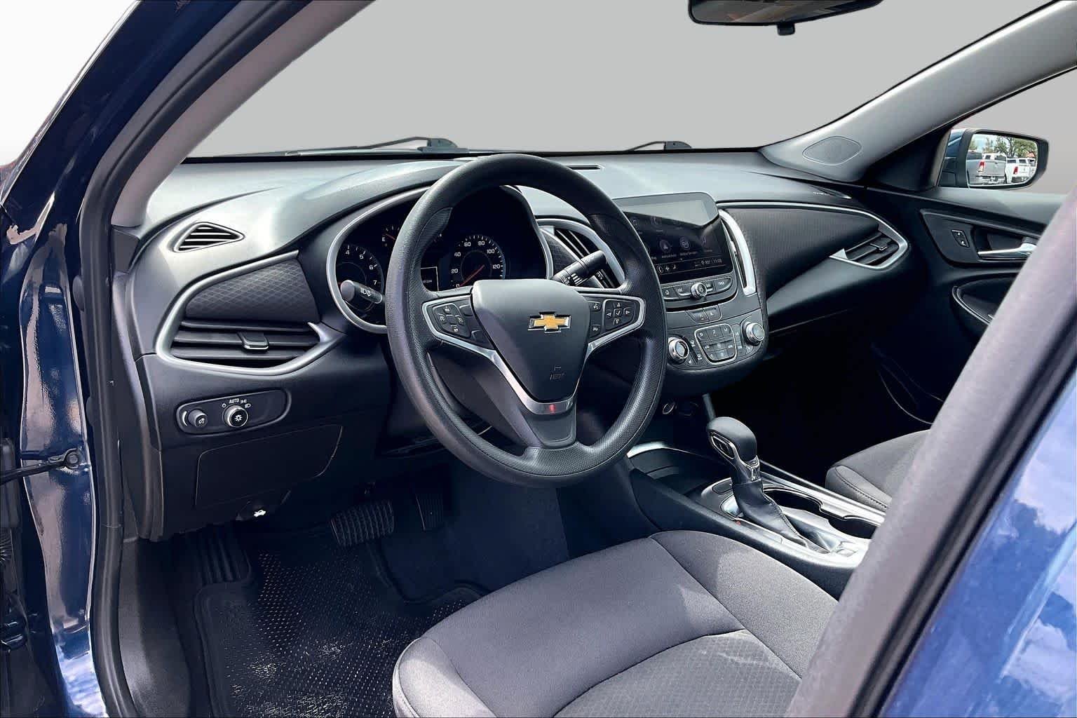 Used 2022 Northsky Blue Metallic Chevrolet LT image 18