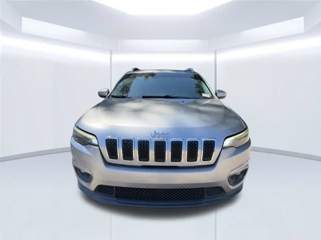 Used 2019 Silver Jeep Latitude Plus image 2