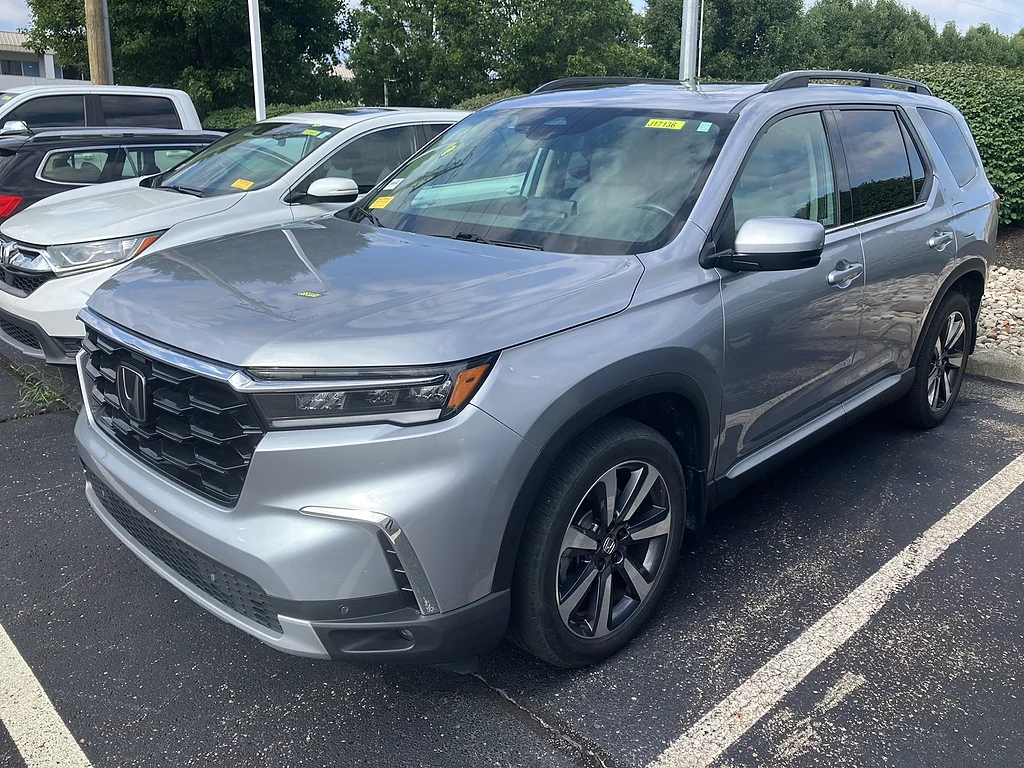 Certified Used 2024 Lunar Silver Metallic Honda Touring image 3