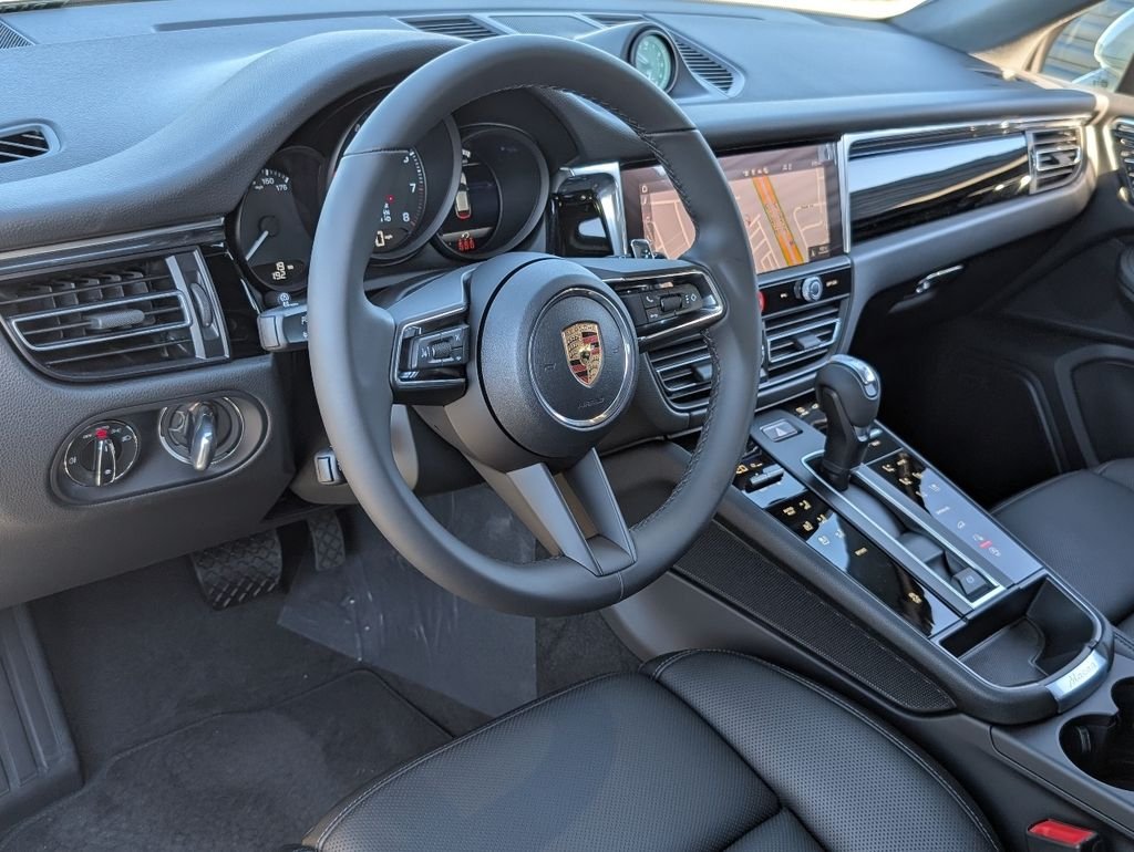 2026 Porsche Macan T - Photo 4