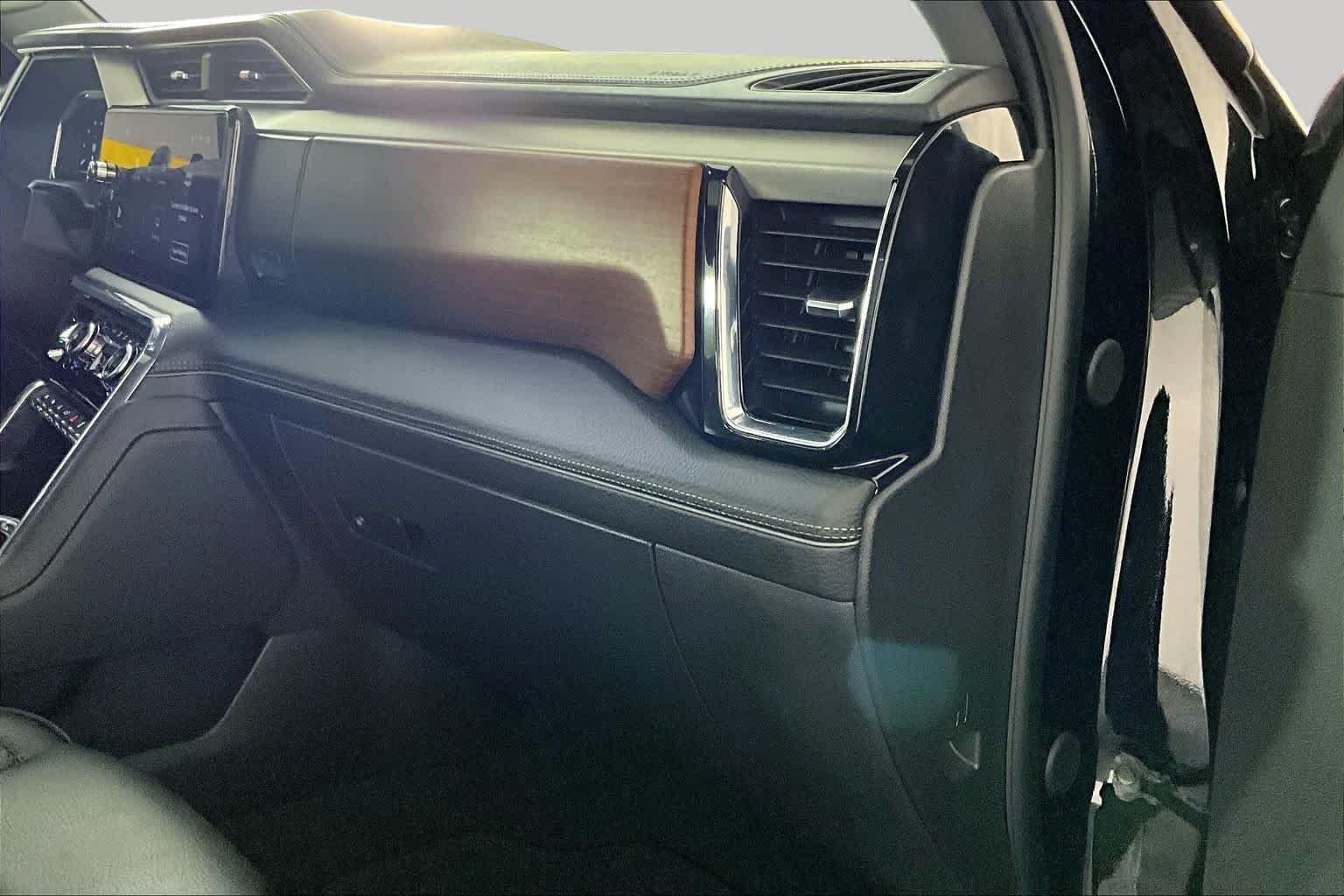 Used 2025 Onyx Black GMC Denali image 18