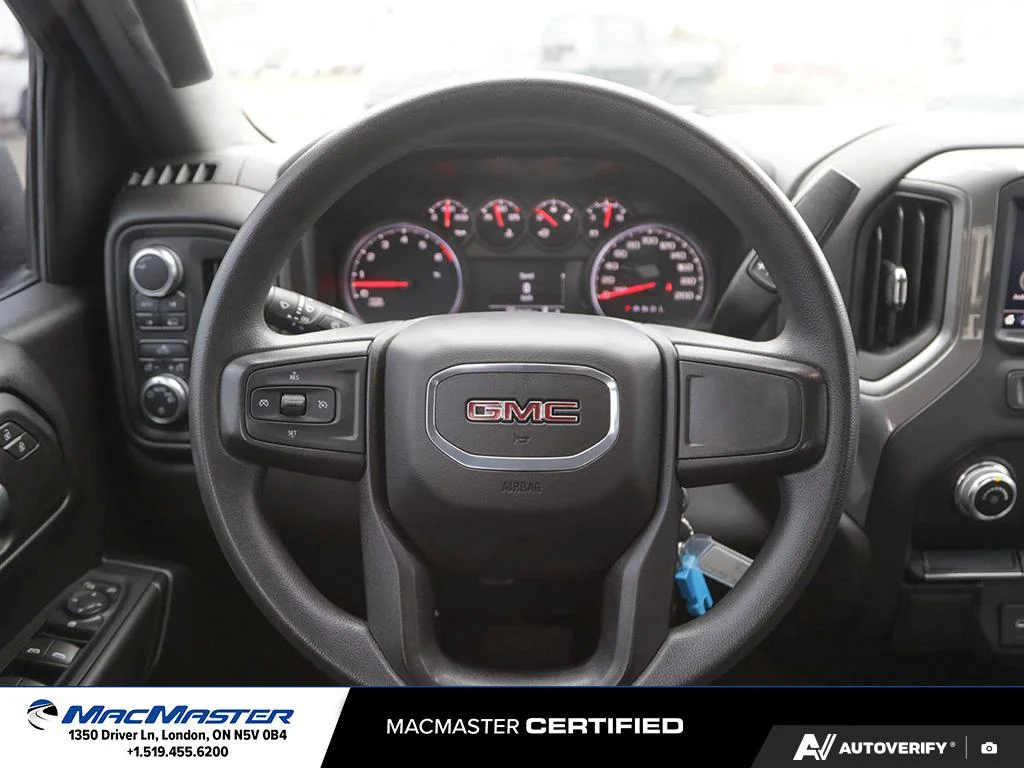 Used 2021  GMC  image 17