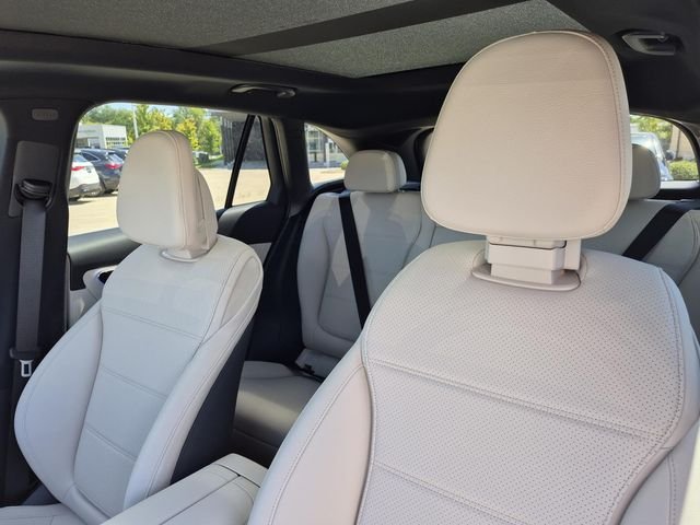 New 2027 Polar White Mercedes-Benz GLC 300 image 16