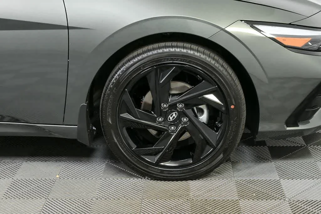 New 2026 Amazon Gray Hyundai SEL Sport Premium image 15