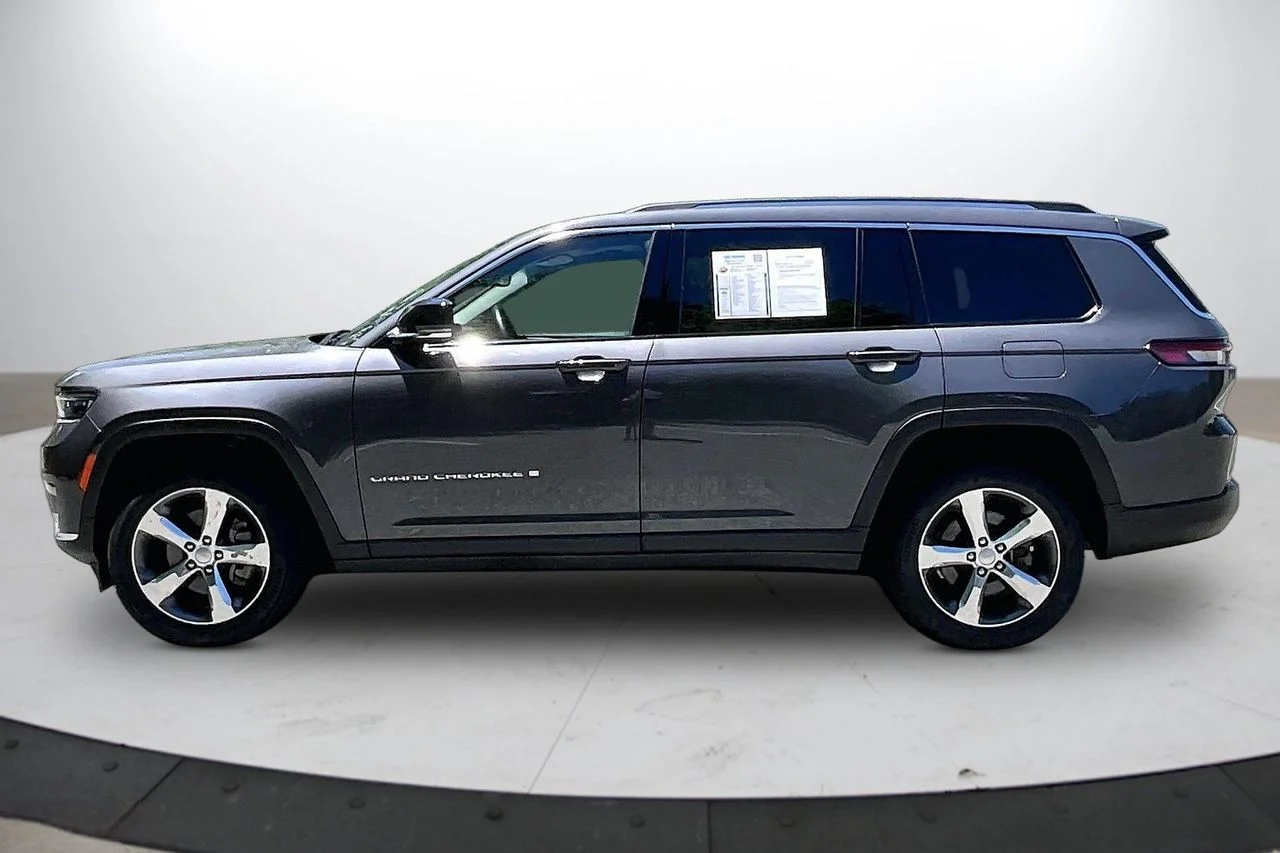 Used 2022 Gray Jeep Limited image 5