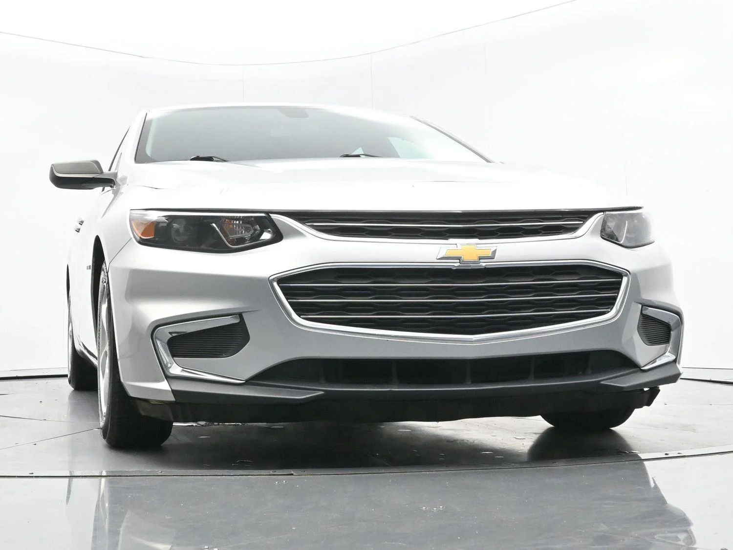 Used 2018 SILVER ICE METALLIC Chevrolet LS image 41