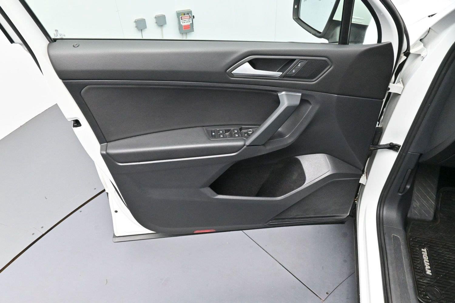Used 2019 Pure White Volkswagen SEL image 10