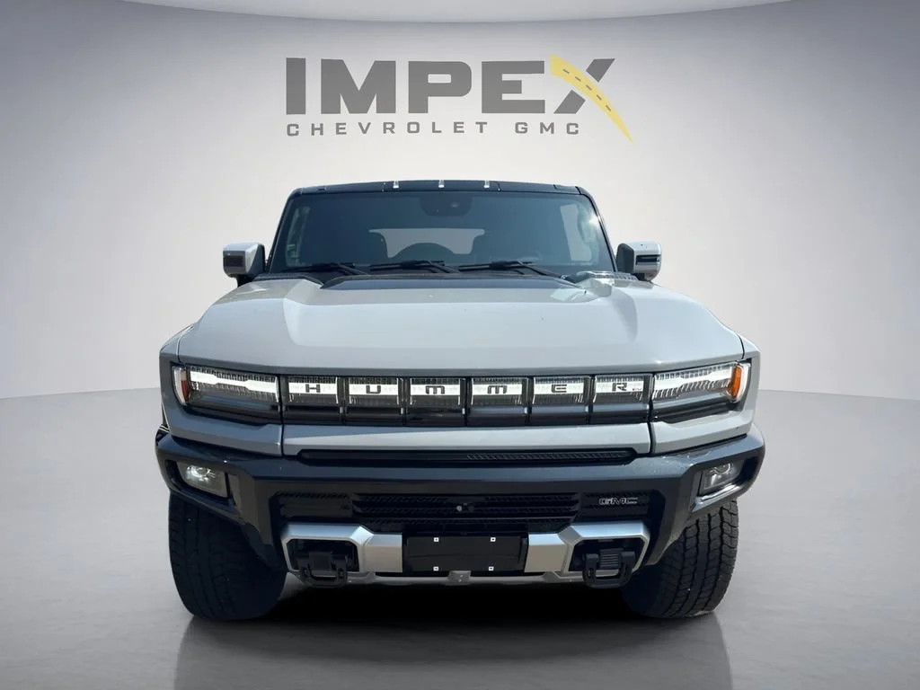 Used 2025 Meteorite Metallic (Grey) GMC 2X image 8