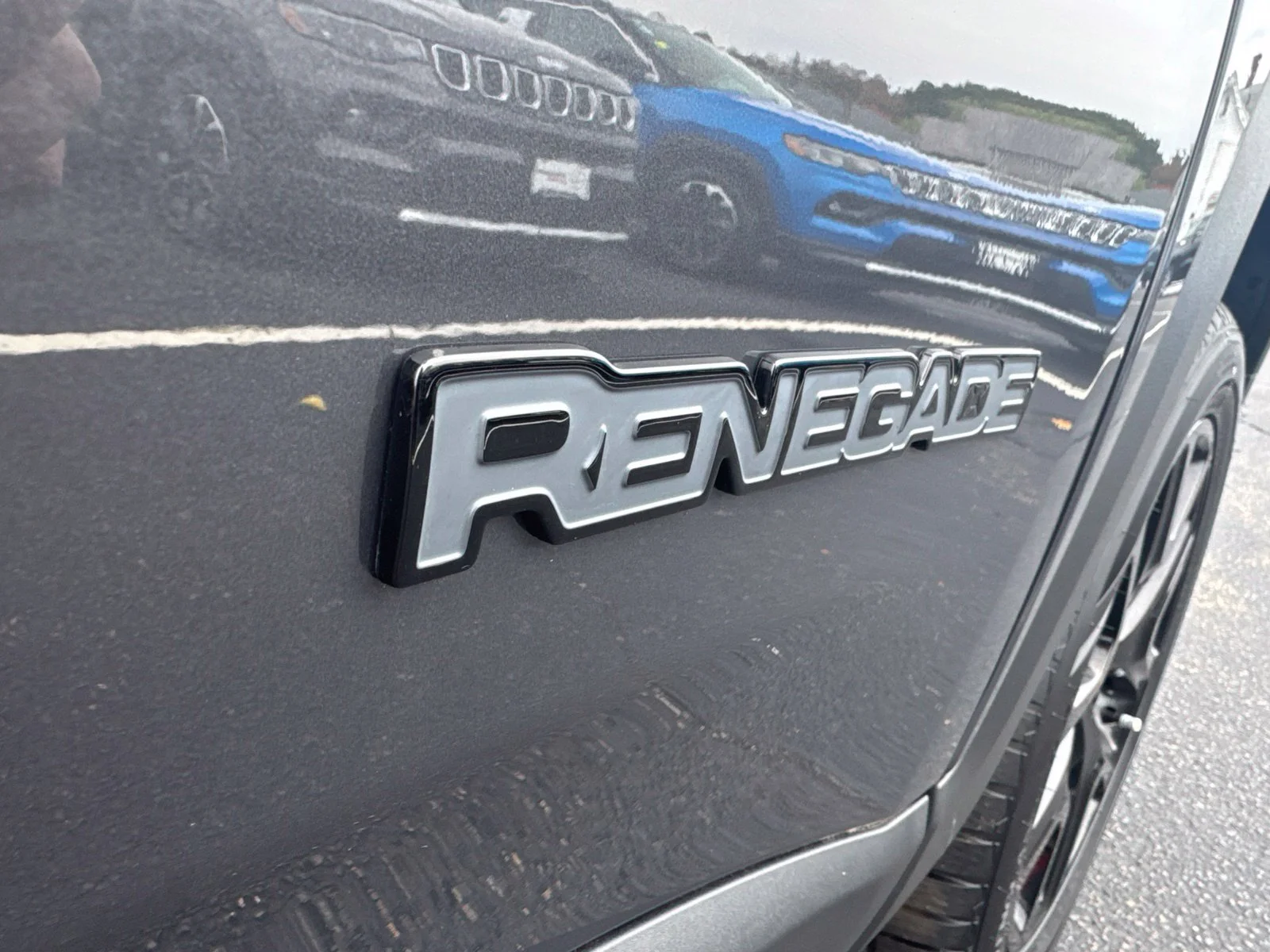 Used 2023 Graphite Gray Jeep Altitude image 12