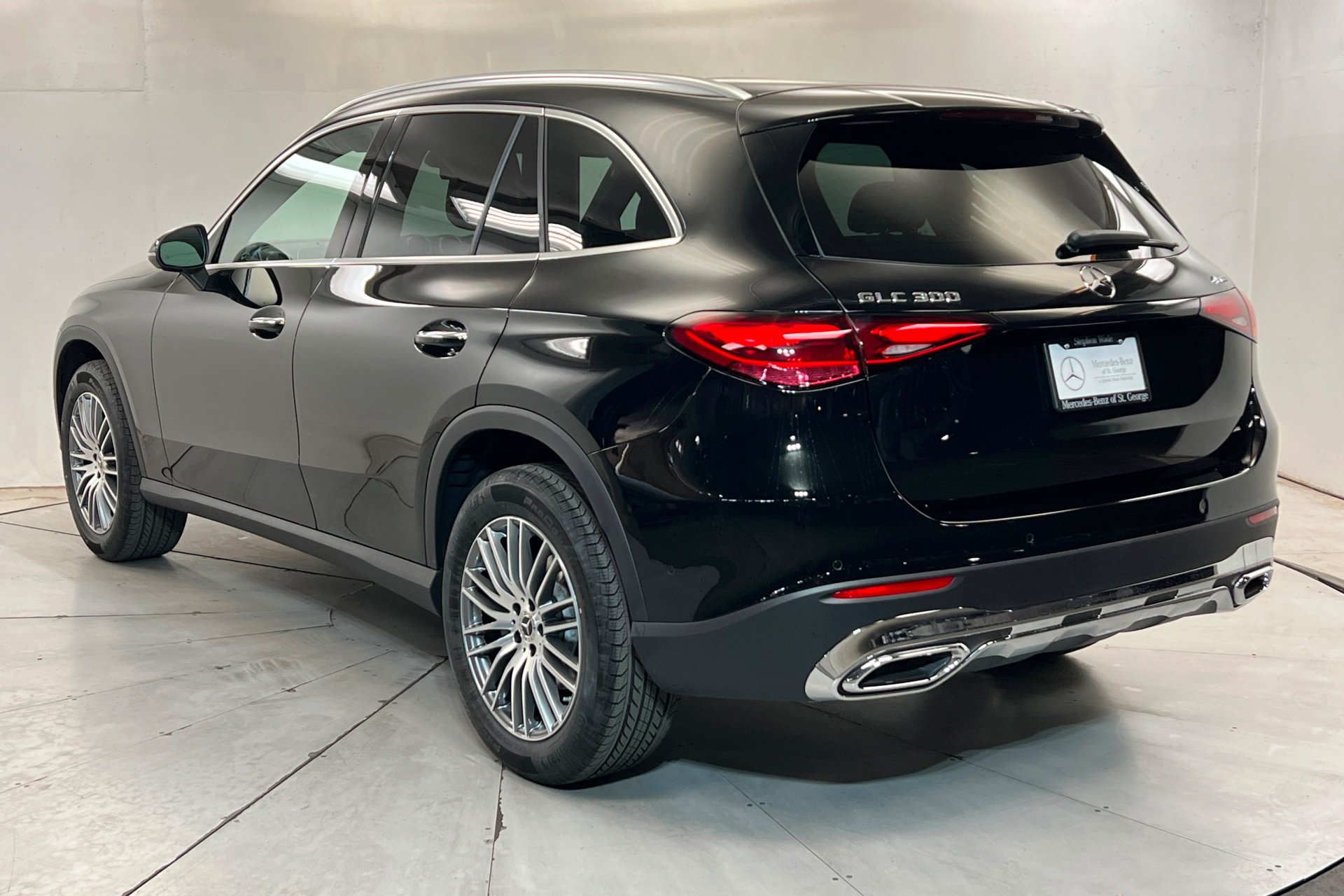 New 2026 Black Mercedes-Benz GLC 300 image 3