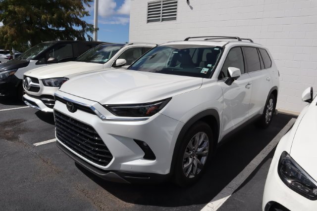 Used 2026 Wind Chill Pearl Toyota Limited image 1