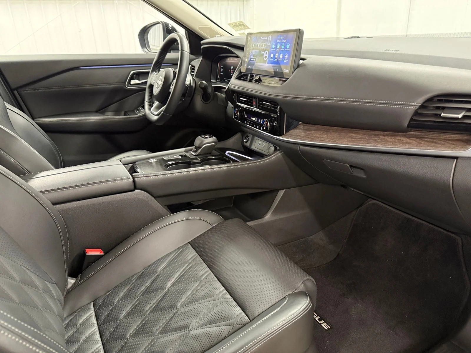 Used 2024 Black Nissan Platinum image 25