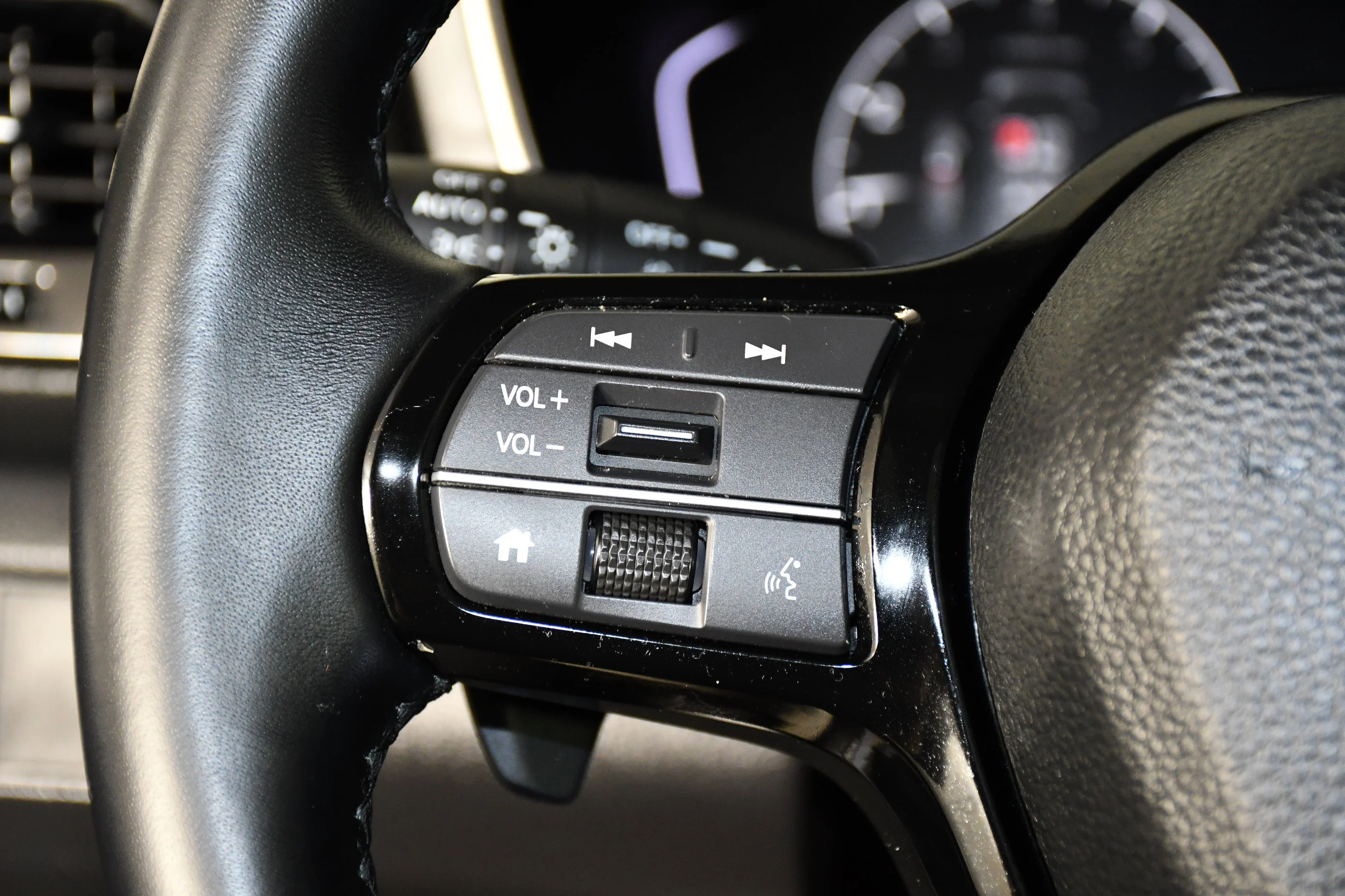 Used 2025 Gray Pearl Honda Touring image 20