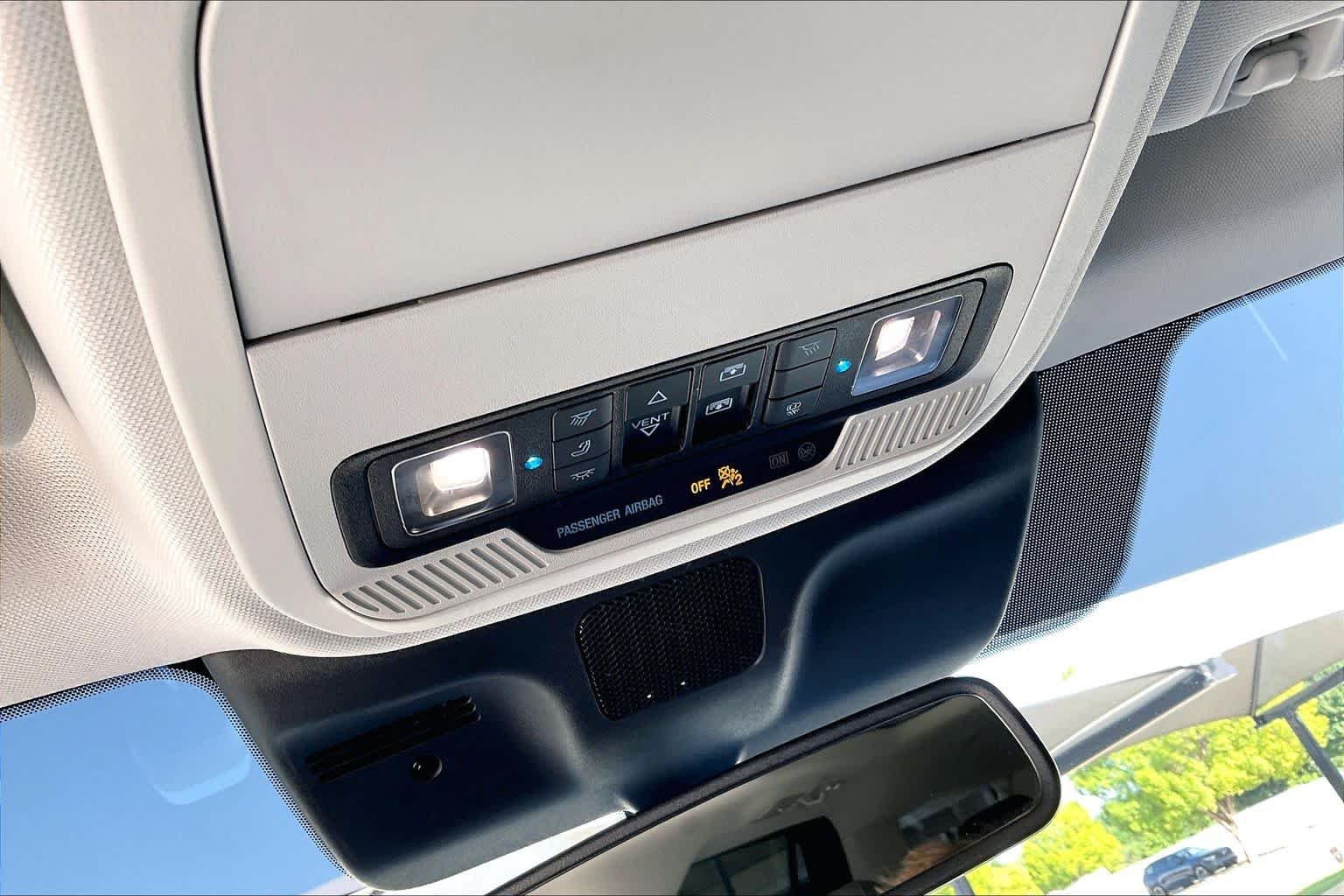 Used 2025 Agate Black Metallic Ford Active image 32