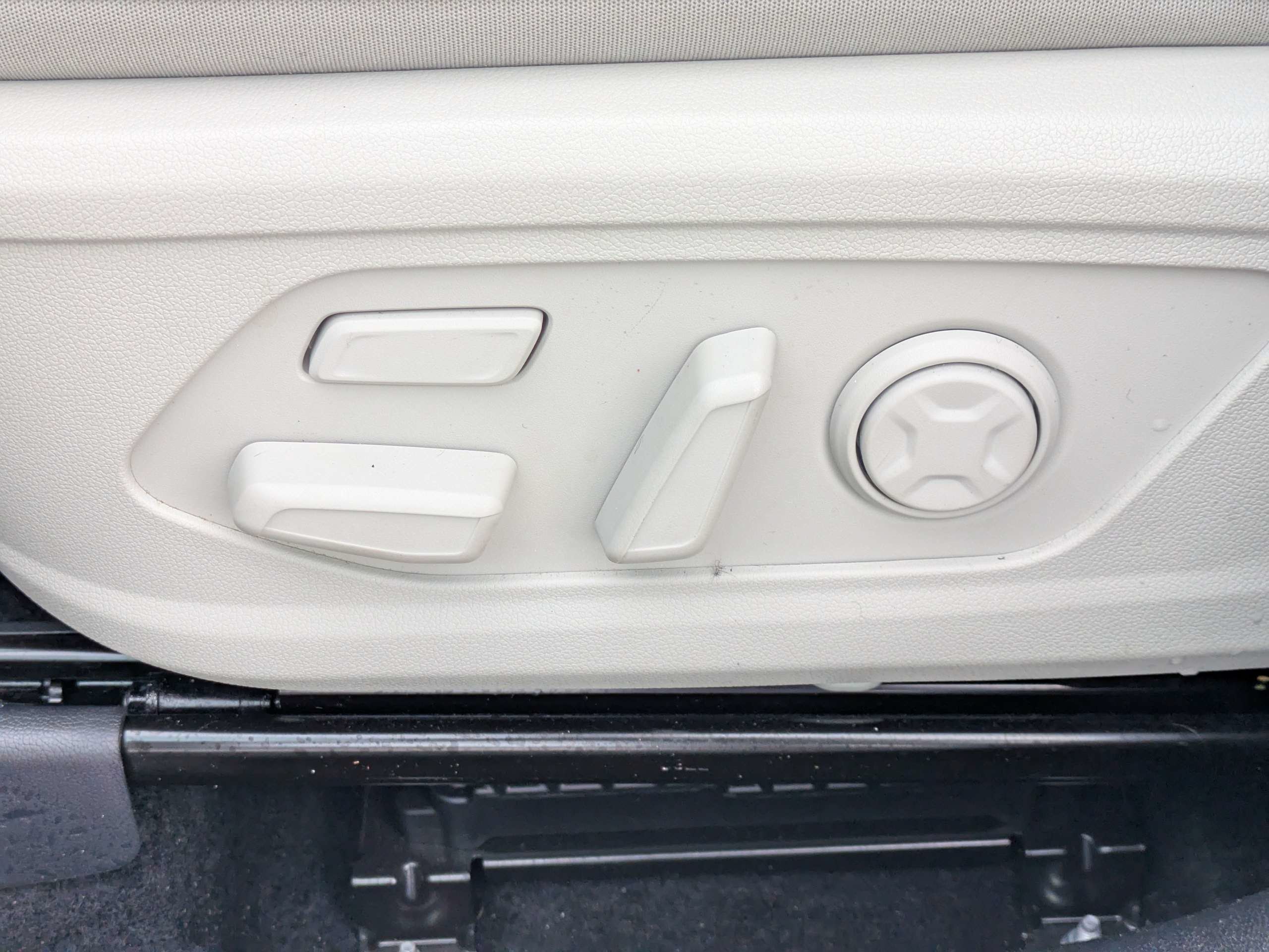 Certified Used 2025 Silky Silver Kia SX Prestige image 19